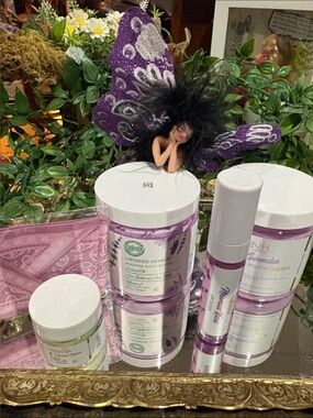 💜Aminah Bundle-body butter, suger scrub, lip scrub, lip gloss & head band.$45